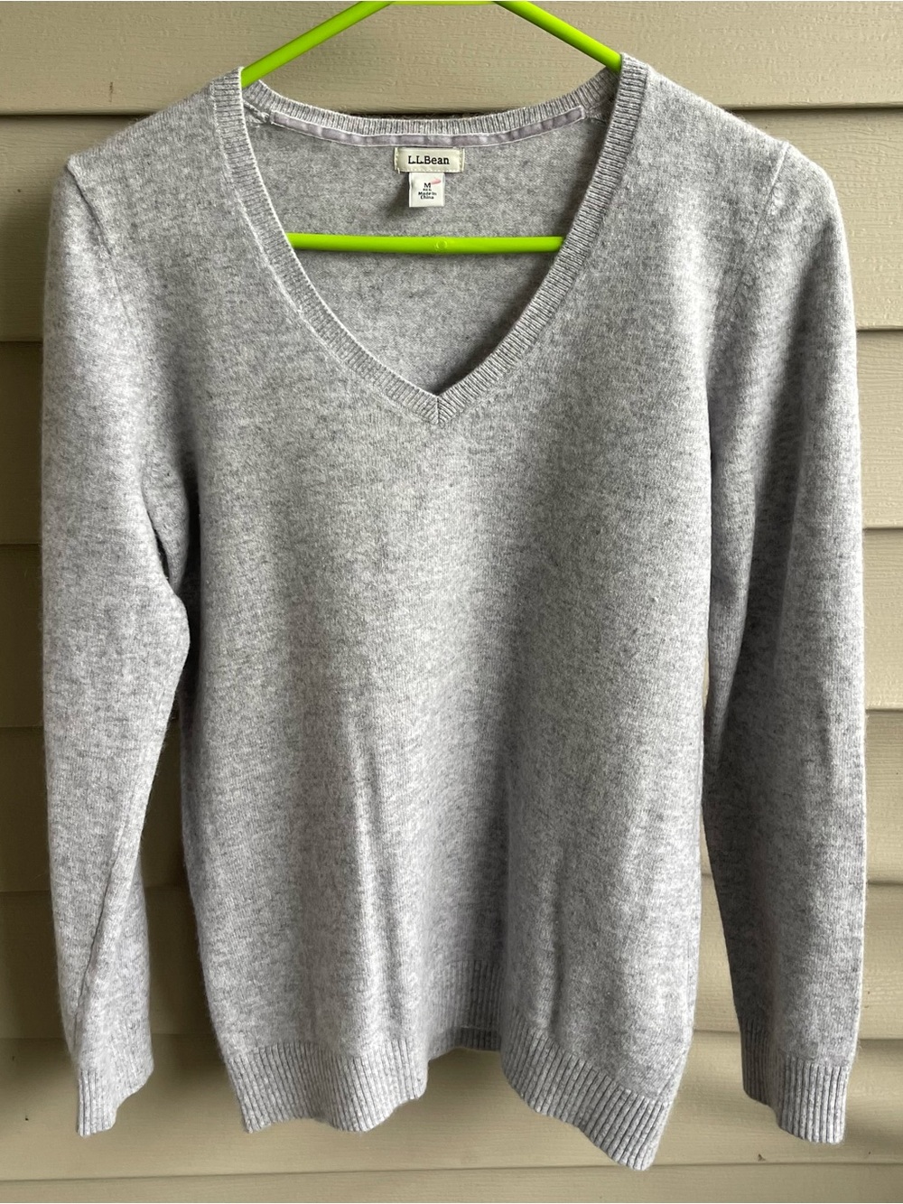 L L Bean 100% Cashmere Womens V-Neck Sweater Size M Grey Cozy Luxe Winter Preppy